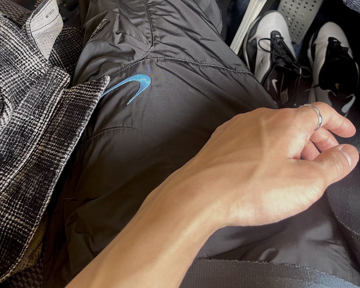 KISSYJEONS's tweet image. a tease