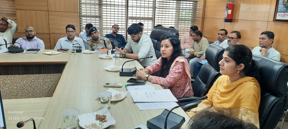 dipronarnaul's tweet photo. मिशन इंद्रधनुष 5.0 अभियान को लेकर उपायुक्त मोनिका गुप्ता ने ली बैठक

बच्चों व गर्भवती महिलाओं का हैड काउंट सर्वे करवाकर  टीकाकरण कराया जाएगा

प्रथम चरण 7 से 12 अगस्त तक चलेगा

कवरेज की इंट्री यूडबल्यूआइएन पोर्टल पर होगी https://t.co/VIpTNxRlKh