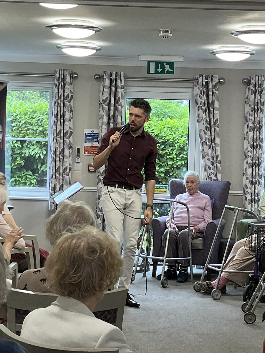 LimegroveCareAH's tweet photo. Monday #Entertainment with @danbrewerton #Singing the #Golden #Oldies @AnchorLaterLife https://t.co/cl0bubCnsI