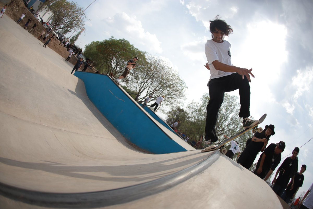 ChilangoSkate's tweet photo. Recuerdos de hace un mes en el #GoSkateDay en Guanajuato con Benzaa y Casta Propaganda. La pasamos bien. https://t.co/Q7IRssjyE9