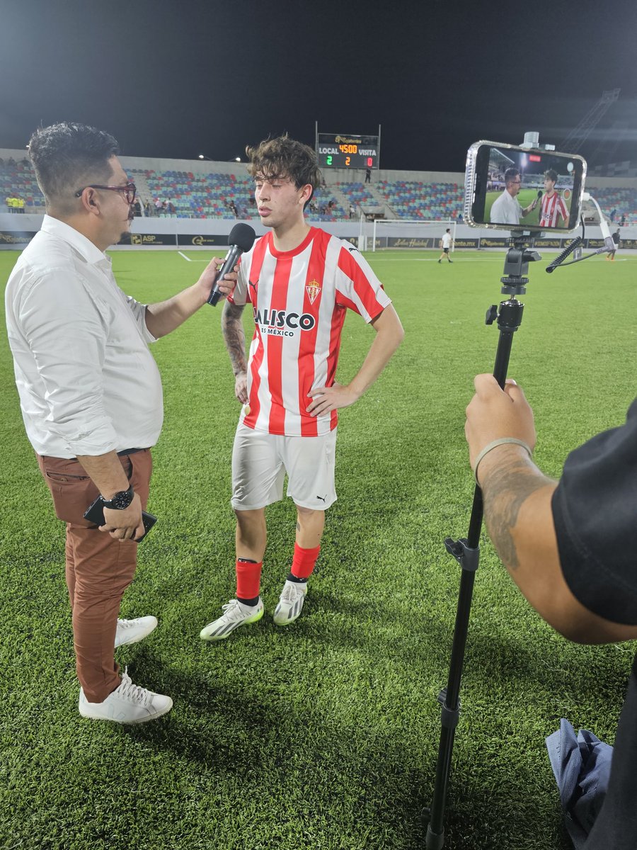 amparan's tweet photo. Victoria internacional de mi @atleticolapaz ante @RealSporting 2 goles por 0. 

No podía faltar el saludo y felicitación a los nuestros; Chicha, Chapito, Güacho y Benitez. Jonathan Varane y Jordan Carrillo por los visitantes. 

¡Que buen futbol nos regalaron en el #Guaycura! https://t.co/FCSkYe2DXQ