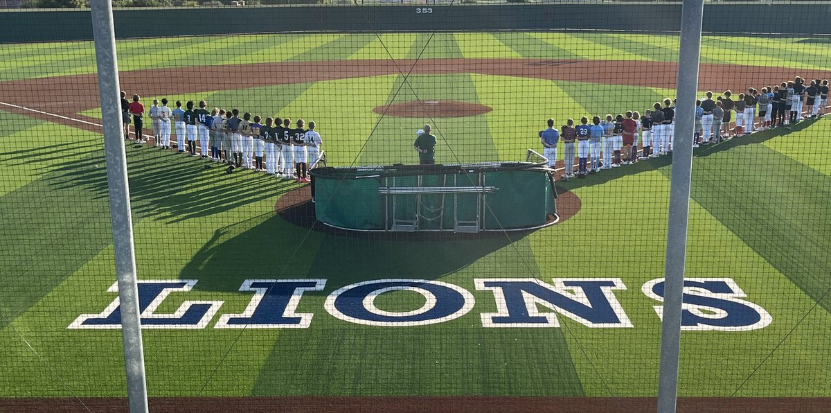Starting baseball camp with our 7th-9th graders the only way we know how…National Anthem Practice!

#OneTrackMind #206
#RHSRoar #TakePrideIneThePride