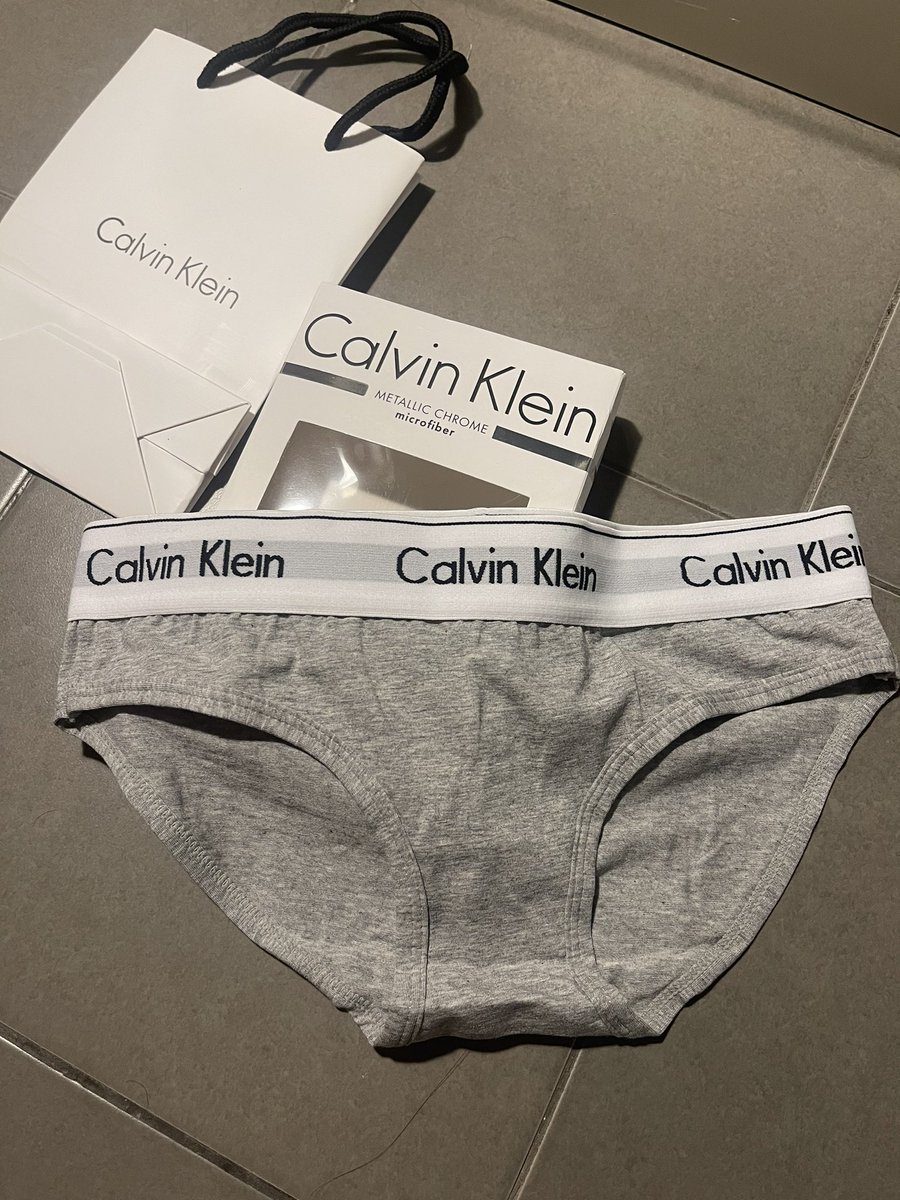 ส่งต่อ กางเกงใน calvin klein 💖size s
✨ มือ 1 นะคะ ไม่เคยใส่เลย 
พอดีเค้าซื้อมาเป็นเซตแล้วไซส์เล็กเกินคับ เลยส่งต่อ🌟
Price : 300฿
💖 dm หรือทักไลน์ id : gig123456

#ส่งต่อ #เสื้อผ้ามือหนึ่ง
#เสื้อผ้ามือ1 #ส่งต่อเสื้อผ้ามือ1 #โล๊ะตู้เสื้อผ้า #โล๊ะตู้ #ส่งต่อcalvinklein #ส่งต่อck