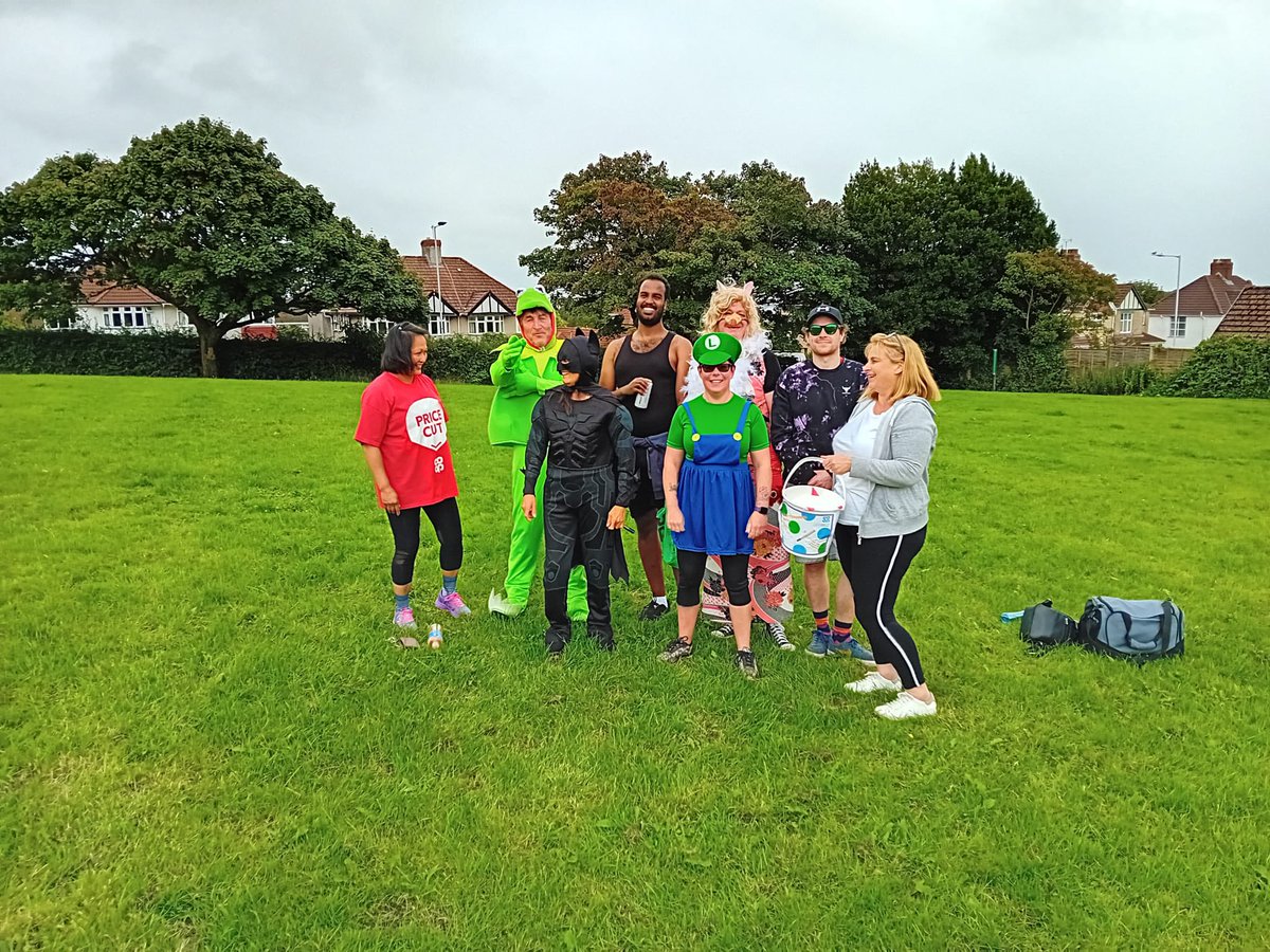 lisa4058's tweet photo. #coopradio Shoutout for Killay Gower road v Killay Precinct charity rounders match for Barnardos. We raised £300 with Killay Gower road the winners. But Precinct were definitely the best dressed 😜 https://t.co/4hQRsAvd7w
