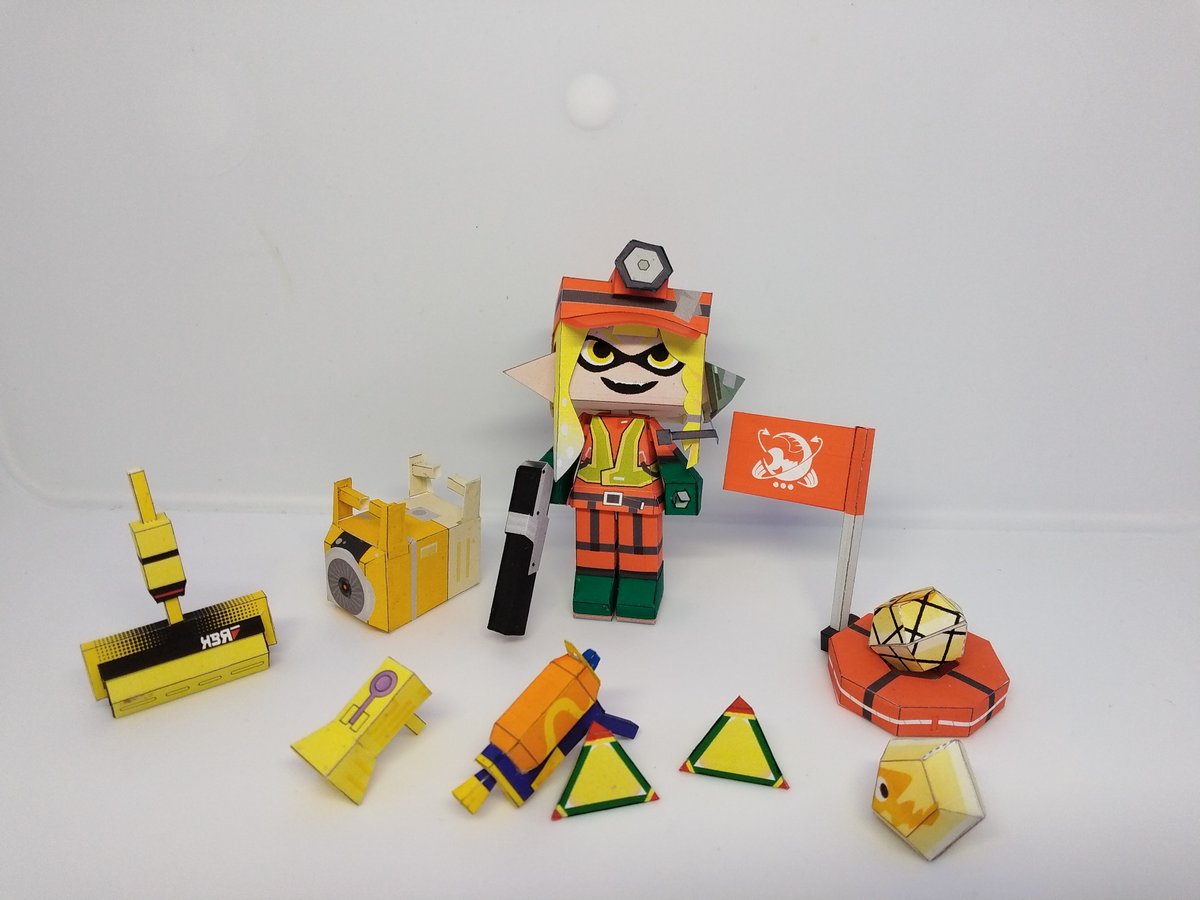 galboM's tweet photo. #ペーパークラフト #papercraft  jiu @jiujiu_3さんの作品
#スプラトゥーン　NEWイカ_黄_サモラン装備
A4⇨A5縮小で作成 https://t.co/Zf696EHbg9