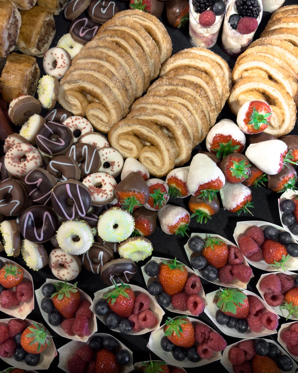 ACS_USA's tweet photo. Fran and Marianne from #ACSLON arranged bespoke catering for an incentive group travelling through the Harrods Terminal at London Stansted's FBO. The 100 passengers refuelled, before boarding their charter flight to Japan! - https://t.co/b1fu9EYXhy #grouptravel #aircharter https://t.co/1iyDu6pTVE