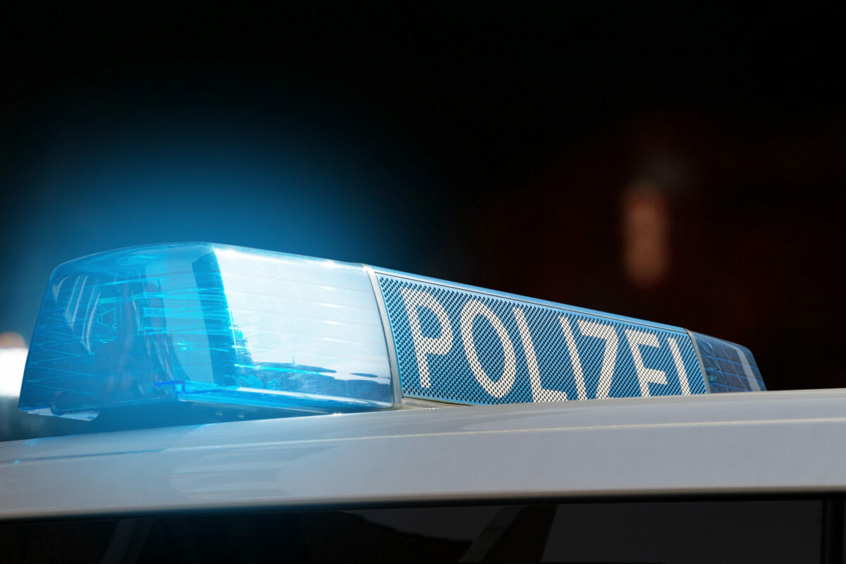 Karlsruhe_One's tweet photo. Die Kriminalpolizei in Karlsruhe bittet um Zeugenhinweise nach einem Raubüberfall auf einen 32-jährigen Mann in der Innenstadt am vergangenen Freitag. Nach vorliegenden Informationen hatte der Mann ein Treffen mit einem vermeintlichen Geldkurier in der

https://t.co/p6iW5xBoGc https://t.co/J9a3XJyehw