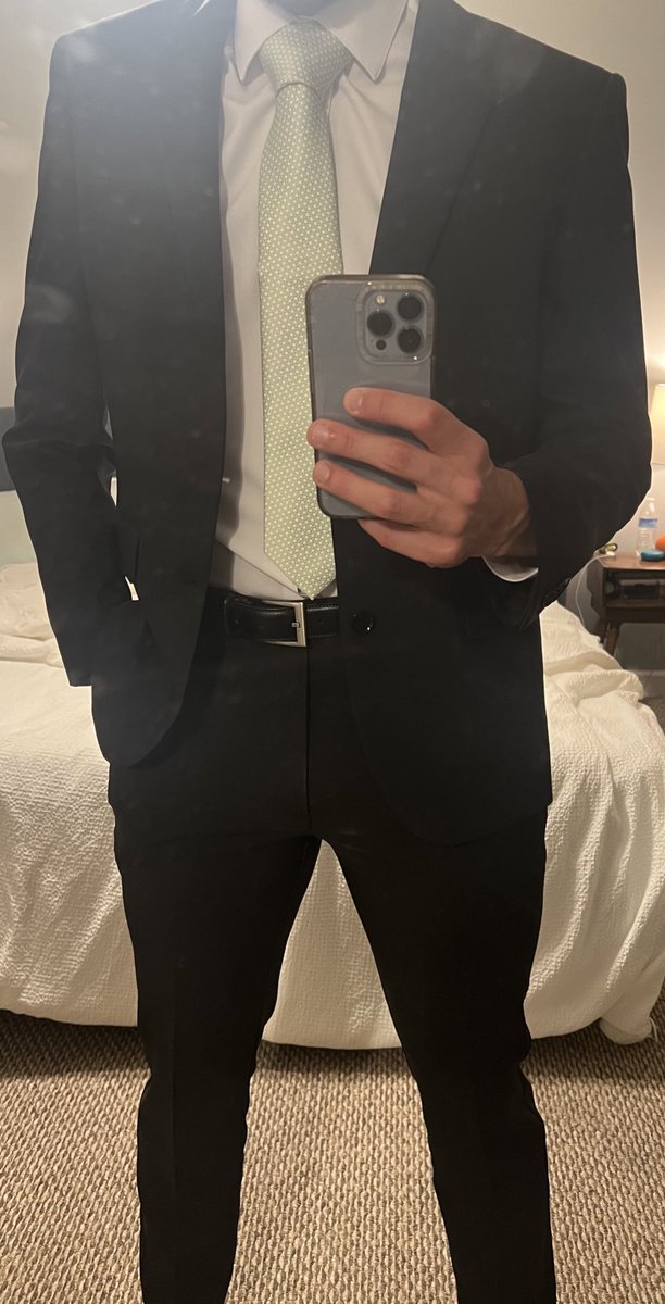 suit_fetish24's tweet photo. New tie 😊 #suitandtie #suitfetish https://t.co/7PhVVRa7Sz
