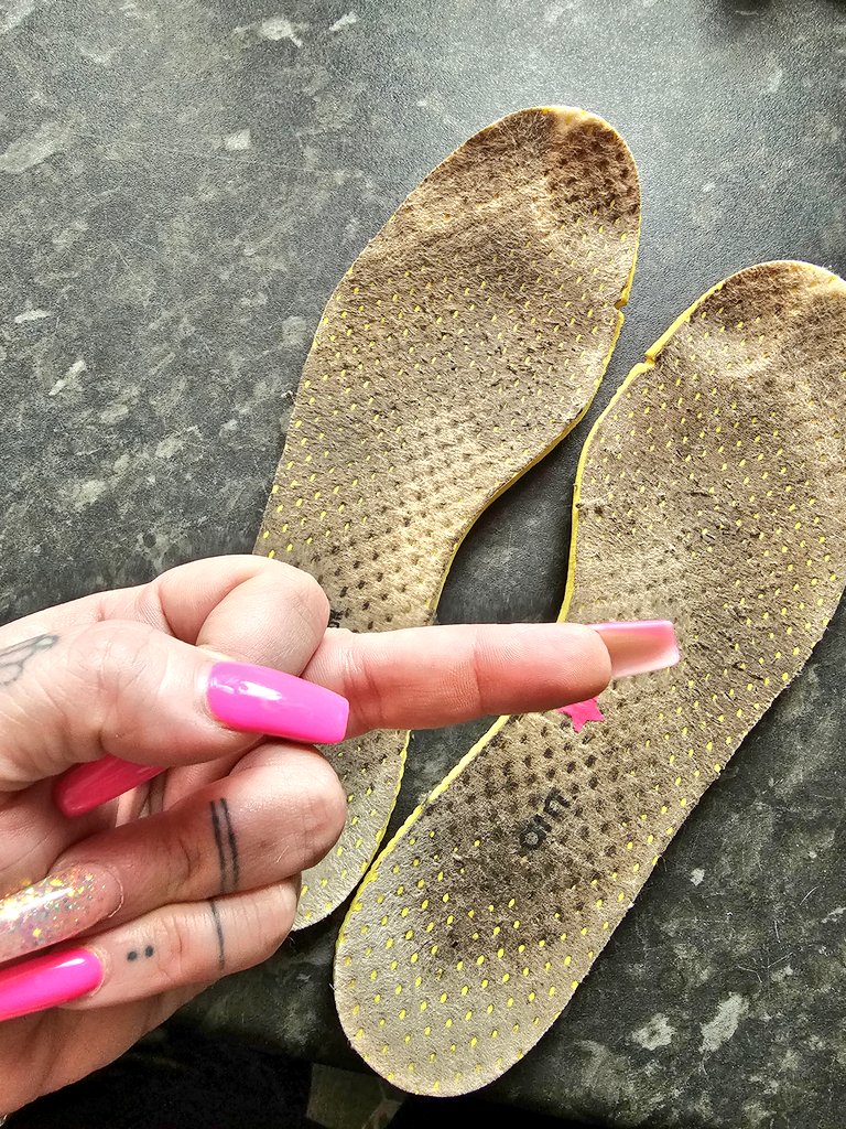 Misslauracoats's tweet photo. FOR SALE 

Genuine offers only. 

From my addidas trainers. Worn bare foot for months the stink is rancid 🔥  will be posted discreetly and in a zip locked bag. https://t.co/JlYScHZcFd