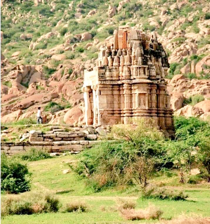 ShahnawazDahani's tweet photo. We can get Granite &amp; China Clay from other places, but won't get Centuries Old Karonjhar mountains back. Request @CM_Sindh to make Karonjhar a Heritage Site, so that no one in future should have eye on Karonjhar.
#SaveKaroonjhar https://t.co/gnjbfciaC7