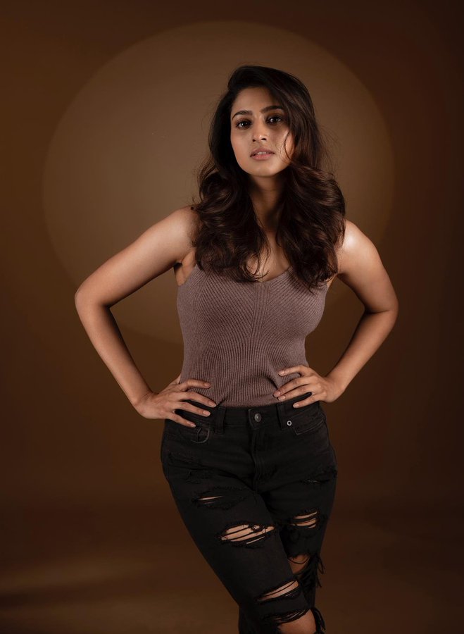 F1zvkGpX0AIkqb3?format=jpg&name=900x900