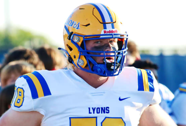 New: My 2023 IHSA Team Preview for the Lyons Township Lions @LyonsTwpFball is here. Can Lyons win the always rough West Sub Silver and make a deep playoff run in 8A for the 2023 season? Top names to watch? Returning starters? edgytim.rivals.com/news/team-prev… @eddietuerk78 @noahpfafflin