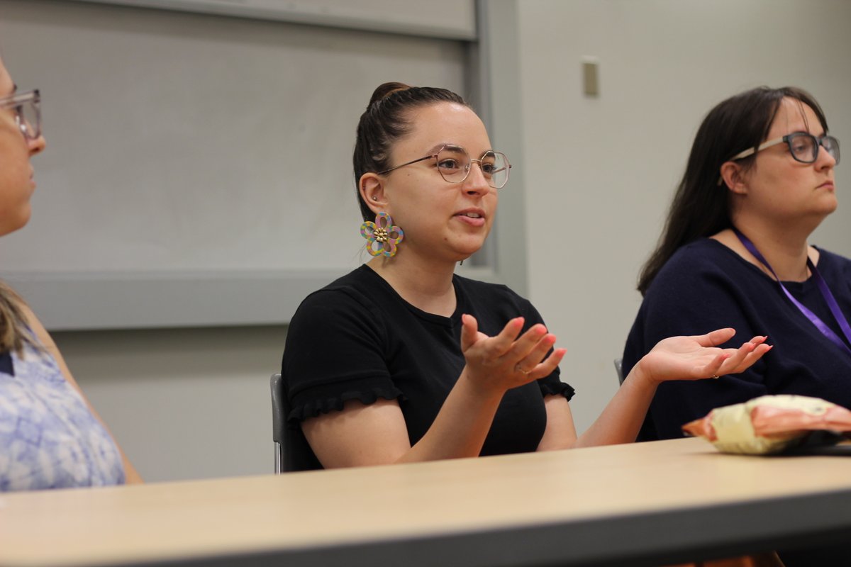 NU_Nephrology's tweet photo. Last Friday, trainees from @DGPNorthwestern and @Chicago_KUH came together to share their stories and paths in STEMM with our #SciHigh scholars during our Trainee Panel Discussion.
We are grateful for their time and willingness to support the next generation of scientists.🚀🔬 https://t.co/fakqPgC5jD