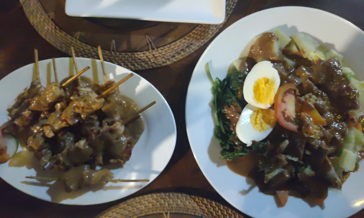 RichardOZD's tweet image. Elke dag dit eten in Indonesië is goed vol te houden. #blauwehap
De mensen hier zijn super aardig!
En wat is het hier prachtig mooi! #avontuur