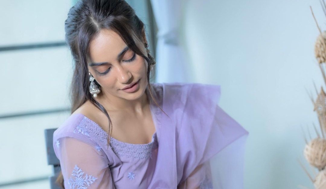 muskurahatein_'s tweet photo. - she is seriously looking so pretty in all these pictures 🫶🏽

#SurbhiJyoti https://t.co/MCFVFR57cX