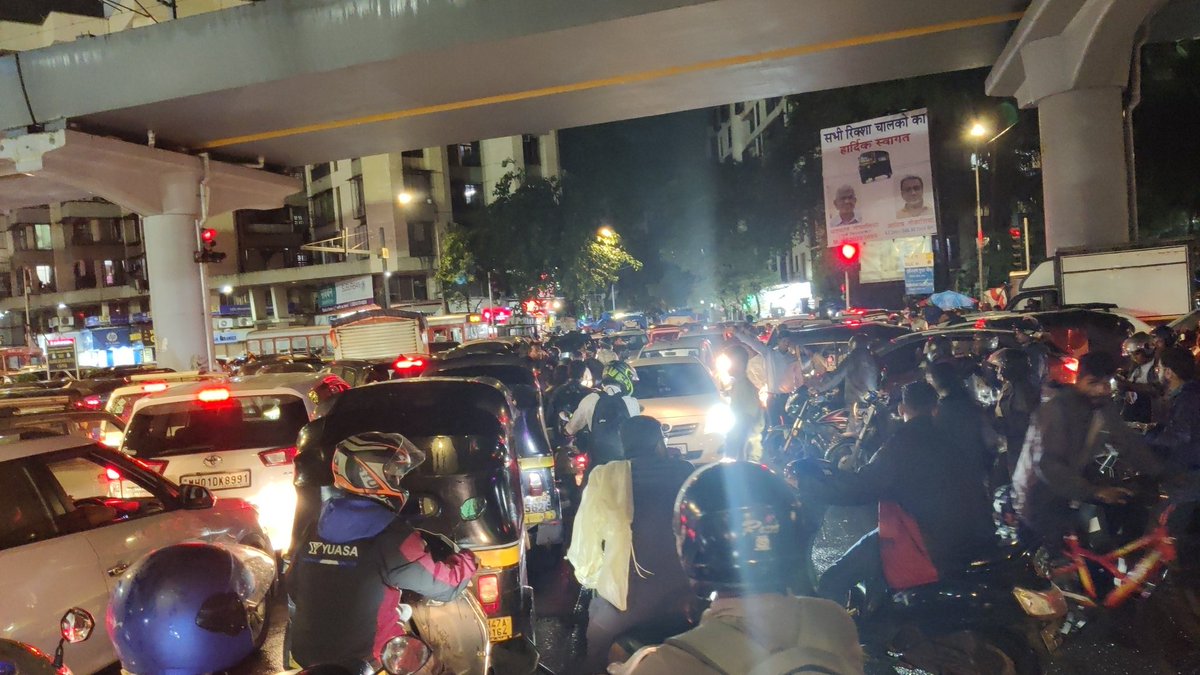 Heavy traffic at Malad west Link Road near Toyota Showroom <a href="/MTPHereToHelp/">Mumbai Traffic Police</a> Kindly Clear the Traffic 🚦