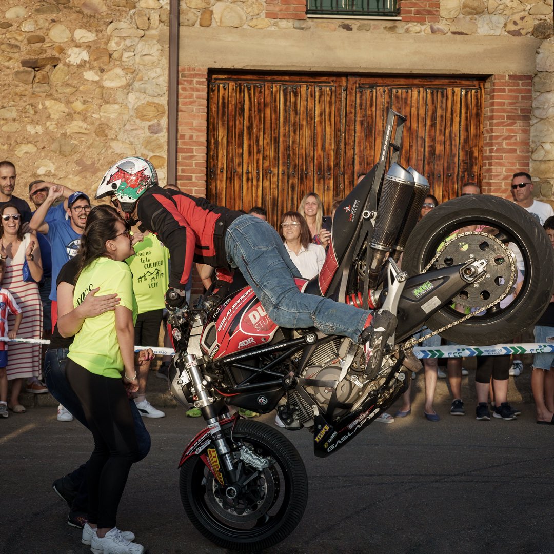 Gracias Cuadros por una tarde mágica de Stunt, diversión, espectáculo y adrenalina máxima!!! Gracias siempre a todo el mundo que estuvisteis ahí… sois vosotros quien hacéis cada evento único y diferente! 

Ahora a preparar el siguiente… domingo 30 julio a las 13:00h en Saldaña