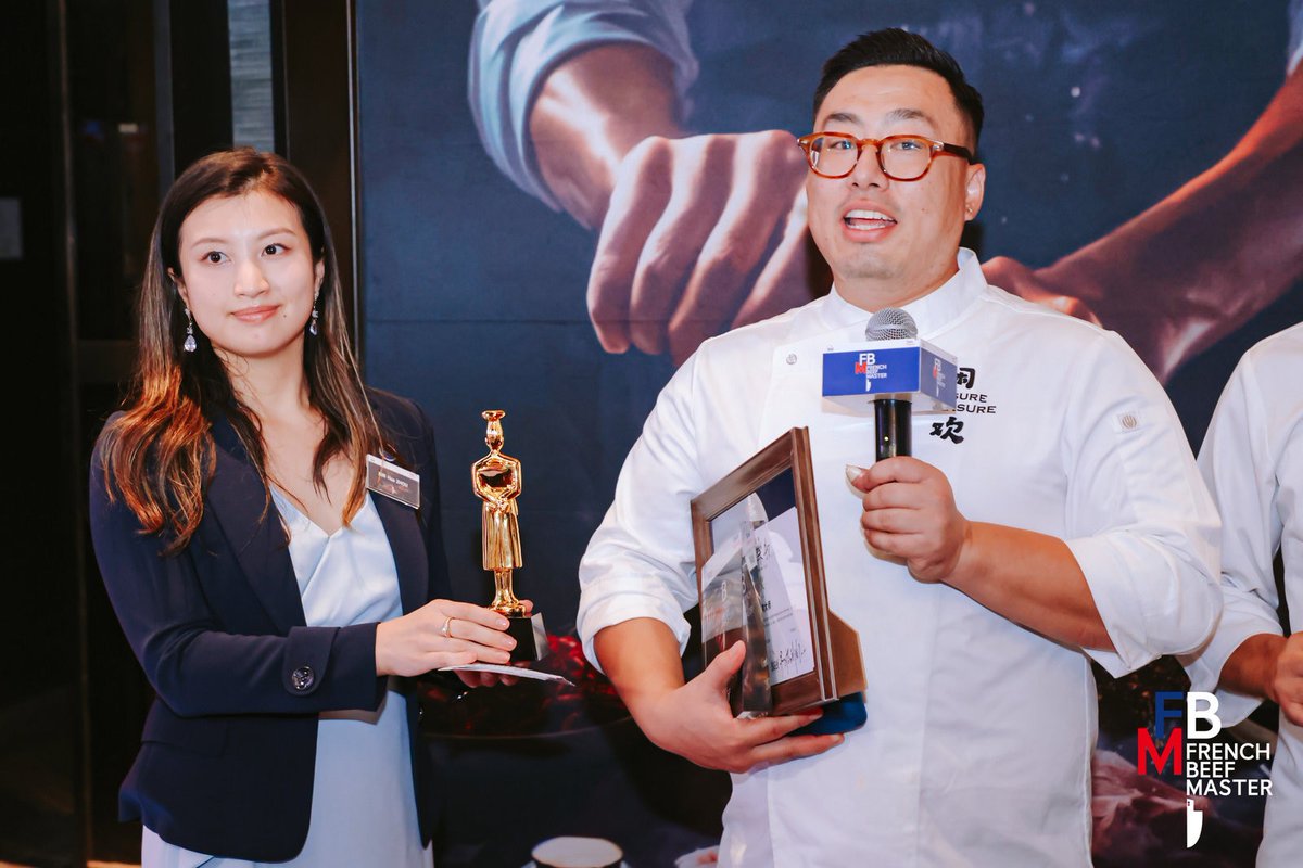 Interbev_fr's tweet photo. Félicitations au finaliste Leren Zhang qui remporte le 1er concours #FrenchBeefMaster à Shanghai et aux 3 finalistes qui ont su faire preuve de créativité. #FrenchBeef https://t.co/2UrmmHUmDp