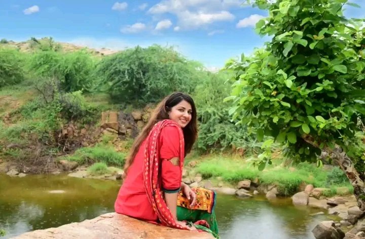 zeeshandeshi8's tweet photo. تون ڪارونجھر جھڙي حسين ڇوڪري
تولاء ۽ ڪارونجھر لاء ڪجھ نه ڪيان
ته ٻڏي مران..

#SaveKaroonjhar https://t.co/cukOeD6ZuB