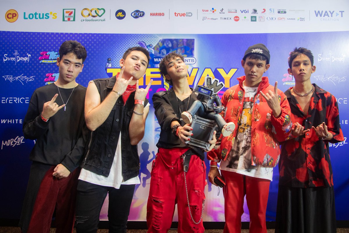 LookAround_TH's tweet image. “WAY-T CREATION PRESENTS THE WAY FIRST CONCERT” จัดเต็มแสงสีเสียง!! 8 ศิลปินอินเทิร์นวัยมัธยม โชว์สุดมันส์แบบอันลิมิต เต็มรูปแบบครั้งแรก 

อ่านต่อ&amp;gt;&amp;gt; m.facebook.com/story.php?stor…

#PerspectiveTV #BlackDot #วิเชียรฤกษ์ไพศาล #genierecords #WayTCreation #เวย์ทีครีเอชั่น