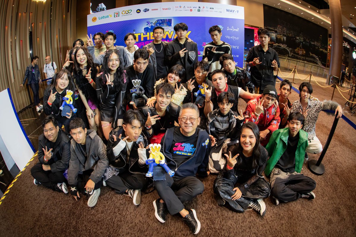 LookAround_TH's tweet image. “WAY-T CREATION PRESENTS THE WAY FIRST CONCERT” จัดเต็มแสงสีเสียง!! 8 ศิลปินอินเทิร์นวัยมัธยม โชว์สุดมันส์แบบอันลิมิต เต็มรูปแบบครั้งแรก 

อ่านต่อ&amp;gt;&amp;gt; m.facebook.com/story.php?stor…

#PerspectiveTV #BlackDot #วิเชียรฤกษ์ไพศาล #genierecords #WayTCreation #เวย์ทีครีเอชั่น