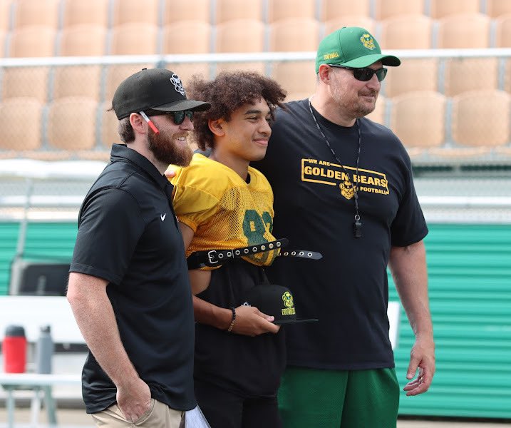 IsaiahSanderso2's tweet image. Had a great time this last weekend at the U of A Hard Knocks Camp. I was glad to have received my first @USPORTS_FB scholarship offer and top receiver. Thank you @UACoachMorris and @RBrower1 #APTG