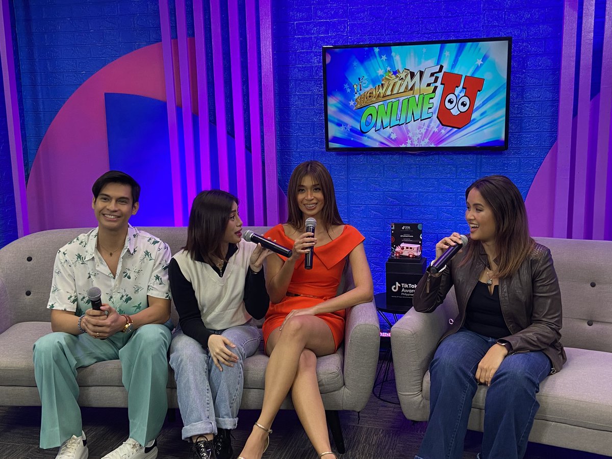 itsShowtimeNa's tweet photo. ✨LIAN DYOGI sa Showtime Online Ü to promote her song ‘Karma’! #GoodVibesSaShowtime 

Subscribe, follow and watch us LIVE Mon to Fri 12NN │ Saturday 11:30AM! 

https://t.co/6a3FbJJ7pp
https://t.co/FA9ip4yRhx
https://t.co/kJcqr7VPM7 https://t.co/4OyyNuYWx1