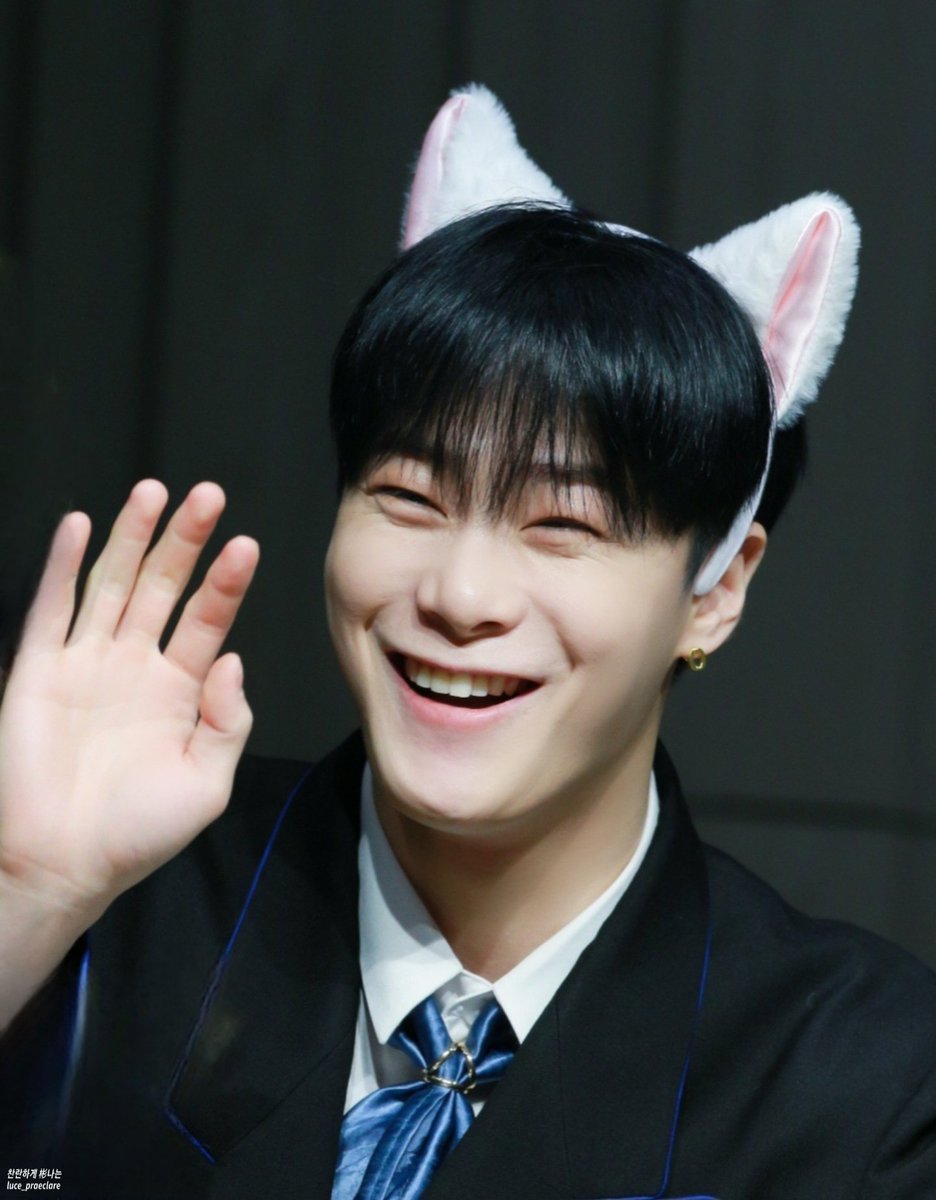 luce_praeclare's tweet photo. #문빈_가수해줘서_고마워 #문빈 #MOONBIN 
해피 아기 고양이의 날
많이 웃을 수 있는 하루가 되길 https://t.co/58W0gPRpfq