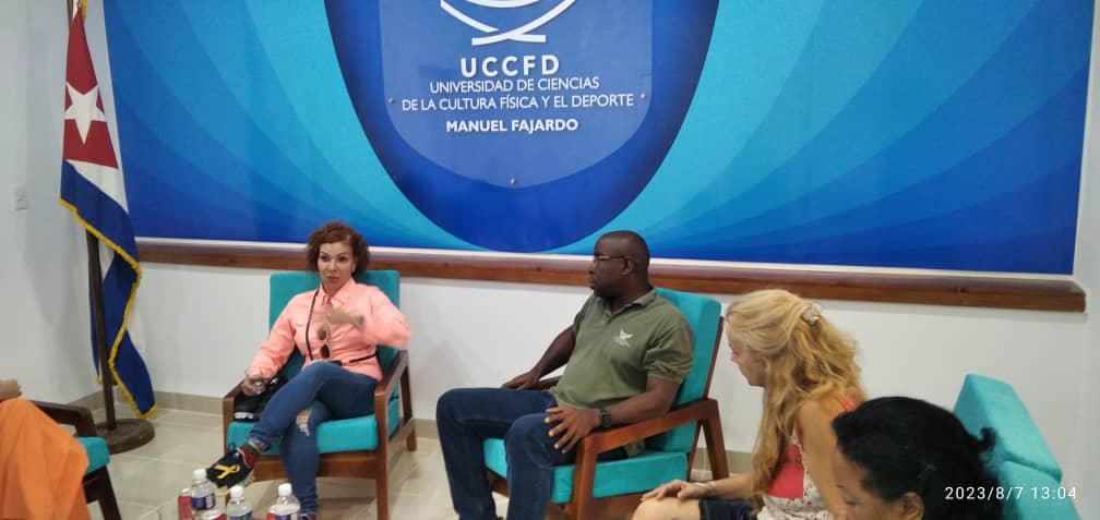 silvano_Cuba's tweet image. Excelente encuentro de trabajo hoy en la #Universidad del @deporte_cubano con la Empresa panameña #EMES buenas ideas y proyectos en función de continuar profundizando esa alianza de trabajo. 
Agradecidos por la confianza. 
Seguimos avanzando #RumboALos50 #ParaSeguirCreciendo