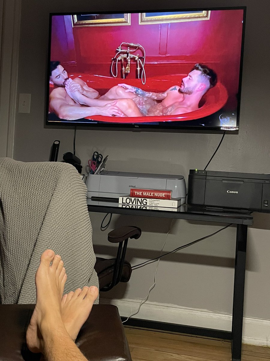 pedi_scar's tweet photo. Whose going to lick and worship my toes like @JoshMooreXXX boyfriend
#feet #feetfetish #porn #soles #toes
#sucking #worship #daddyfeet #domfeet #malefeet #simpswanted #subswanted https://t.co/AHc8sas33Q