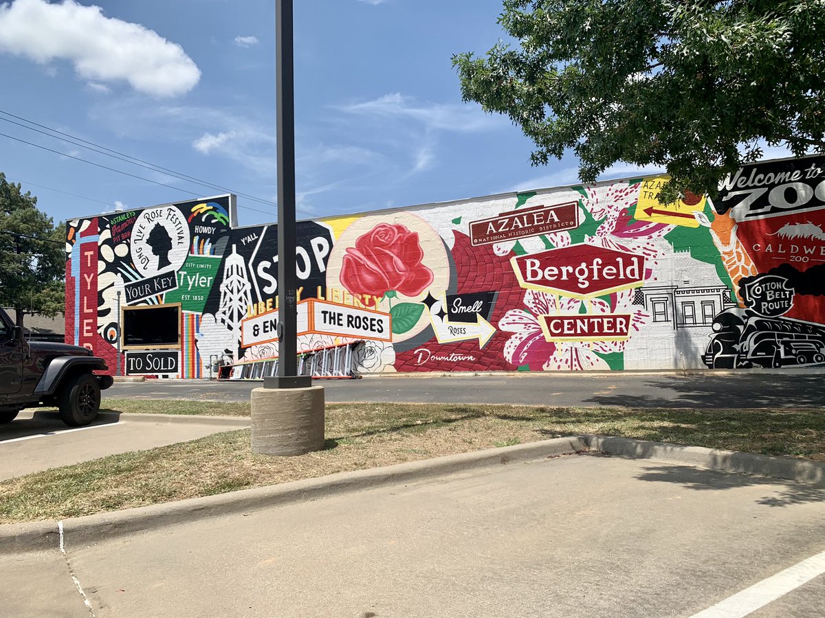 TimSchlesener's tweet photo. New mural going up on our Tyler office for Leslie Cain Realty. #easttexasrealestate #tylertexas https://t.co/JbGTqAWkTM