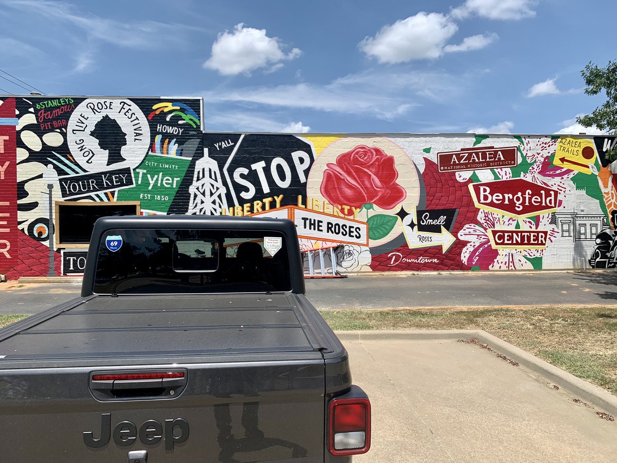 TimSchlesener's tweet photo. New mural going up on our Tyler office for Leslie Cain Realty. #easttexasrealestate #tylertexas https://t.co/JbGTqAWkTM