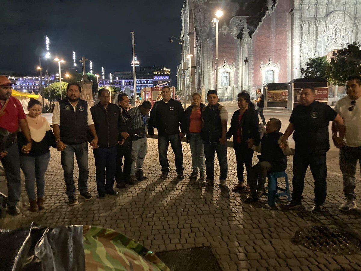 Elevamos una oración nocturna, porque no solo del pan se alimenta el hombre, sino también de la espiritualidad.