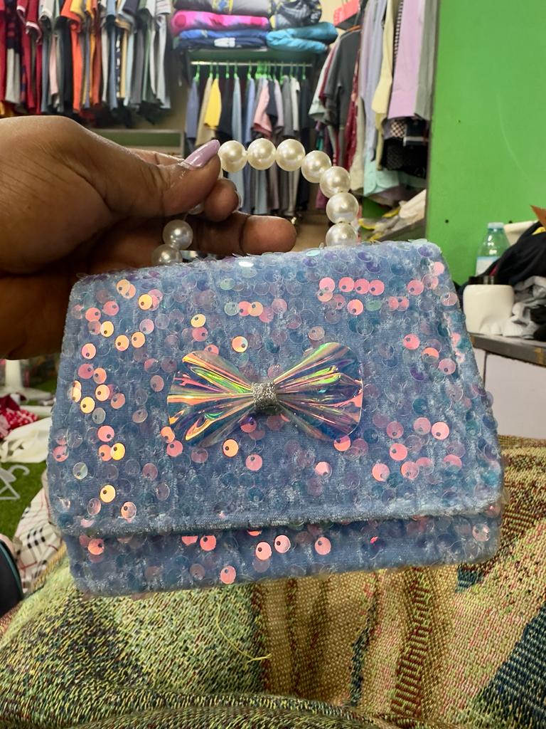 KarishaFashions's tweet photo. A bag that every princess should have. 45,000/= to 50,000/=. Beautiful  dresses too. Visit  our shop in Nyanama next to Benco supermarket . You cam make that order and we deliver -0770610114 https://t.co/pGmiP0k5DF
