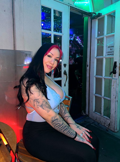 Ending the night 🩵🍸 https://t.co/gu6jtkV31r