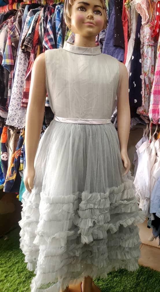 KarishaFashions's tweet photo. See the beautiful  dresses. Second hand as good as new. Make that order - 0770610114 or visit our shop today and do some shopping . Nyanama  next to Benco supermarket https://t.co/YHA2DWoTu5