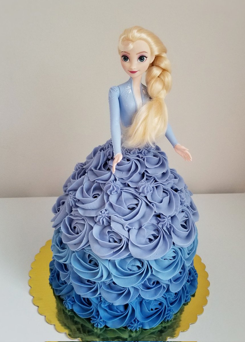 Elsa Doll Cake
#frozenelsa #frozenelsacake #dollcake #rosettecake #cakesofinstagram #decoratedcake #princesscake #princessdresscake #cakes #vancouvercakes #vancouvereats #vancouverbaker #instadaily #604eats #shoplocal #frozen #elsa #elsacake