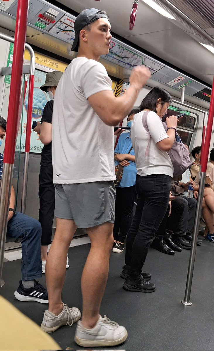 高大、背又横！那手臂 🤤🤤🤤