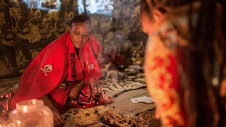 [ON AIR]<a href="/AurelieKalenga/">Baboushka</a> and <a href="/peterndoro/">Peter Ndoro</a> speaks to Senior Research Fellow at the Medical Research Council <a href="/WitsUniversity/">Wits University</a>, Dr Ryan Wagner about the fifteen traditional healers in South Africa empowered to conduct HIV testing and refer those positive for treatment.

#RiseandShine