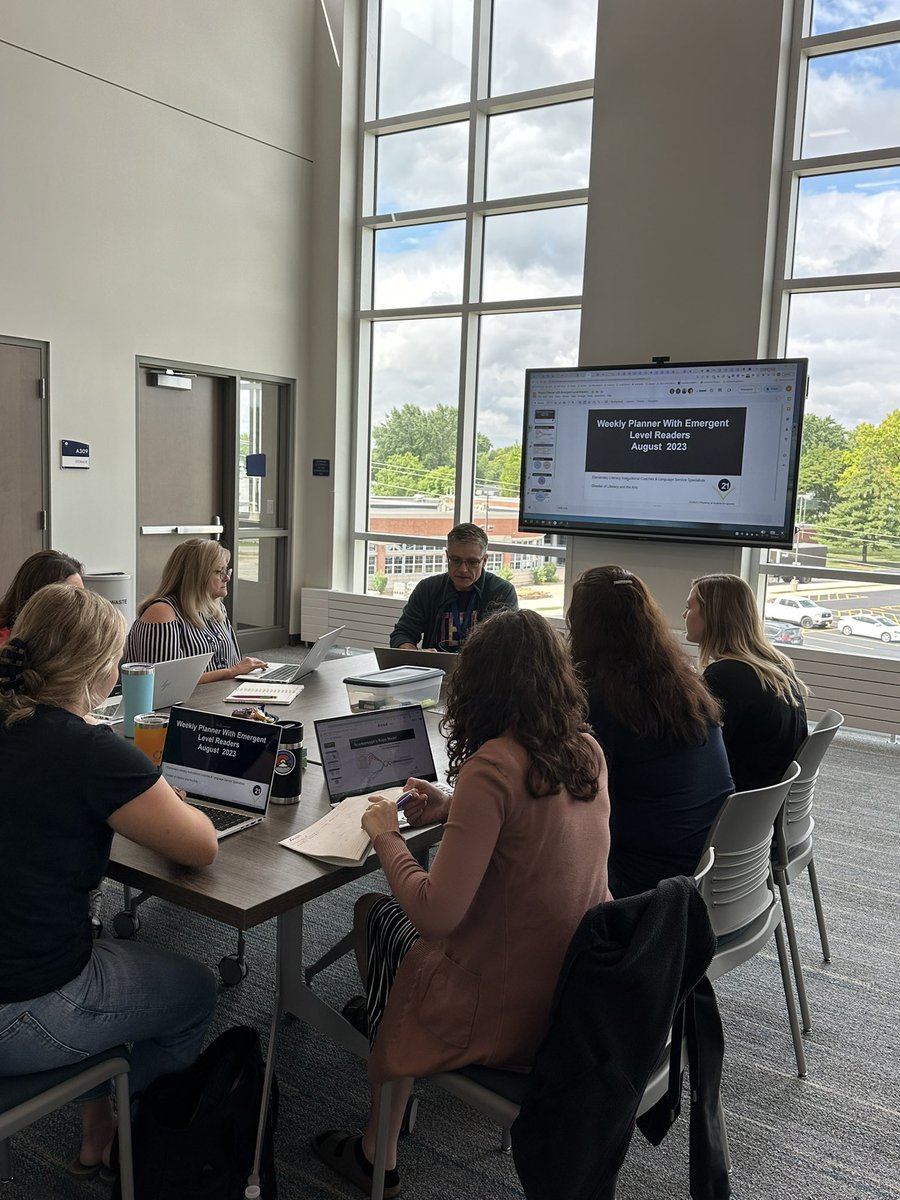 AmyBreiler's tweet photo. D21 elementary teachers attended PD delivered by our district literacy and language service specialists. Our focus was connected literacy instructional planning, differentiation with language scaffolds, and using common assessment to drive instruction. @ccsd21 #D21learns https://t.co/HguNAB2fy1