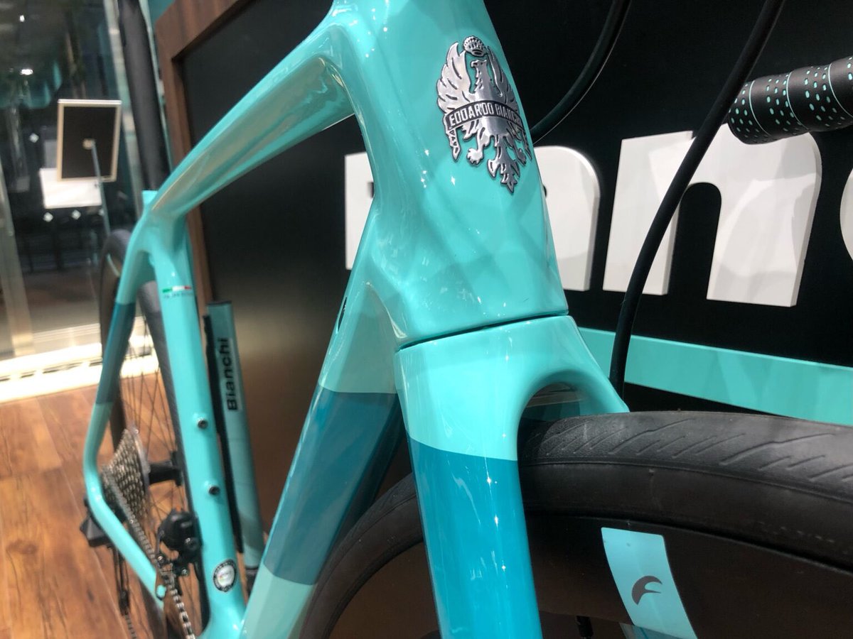 ariake1885's tweet photo. 【有明】
◆ INFINITO CV DISC ◆
カウンターヴェイルのもつ振動除去性能により疲労を軽減し、
優れた安定性を実現
ディスクブレーキのもたらす優れた制動力
どのようなコンディションでも完璧なバイクコントロールを発揮します

#ビアンキ #Bianchi #有明ガーデン #チェレステ #ridebianchi #INFINITO https://t.co/tj4TpXemPz