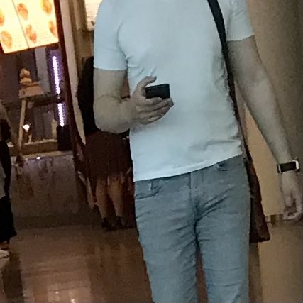 jarogy's tweet image. Do you also like to observe #bulges  around you in #public? 
#bulge #tight_jeans