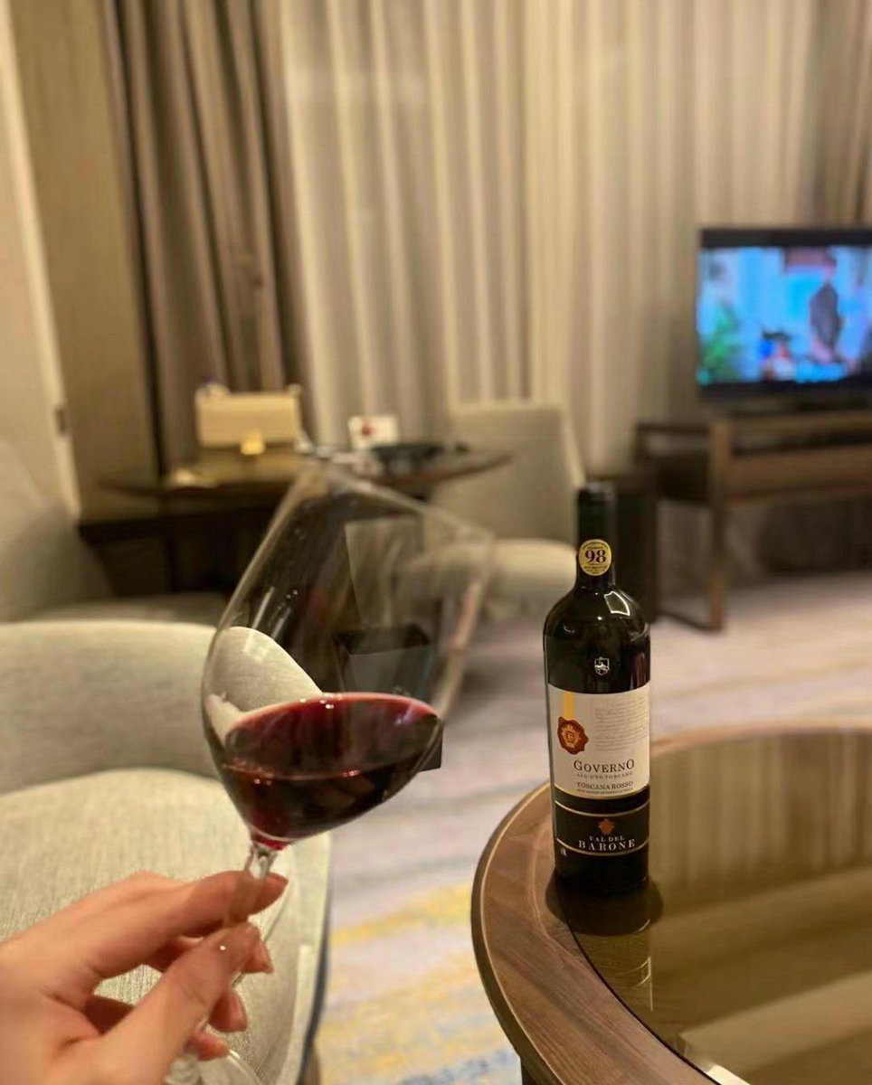 A woman who knows wine is sweet, and a woman who tastes wine is charming.🍷🍷