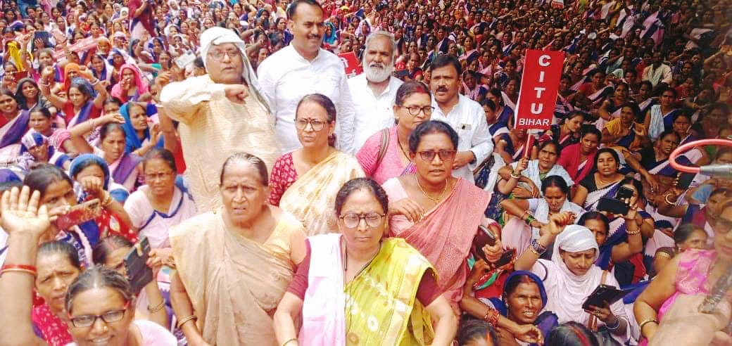 dhirendra_ml's tweet photo. #ASHA_Workers_Strike_Bihar #28thDay Do not treat ASHA as a slave,give them living wage and retirement https://t.co/uMY7iHcUhF send message to Nitish Kumar,because govt is insensitive.Bihar is giving only ₹1000pm as against 4works done!
@officecmbihar 
@yadavtejashwi https://t.co/ypkRzoWXjX