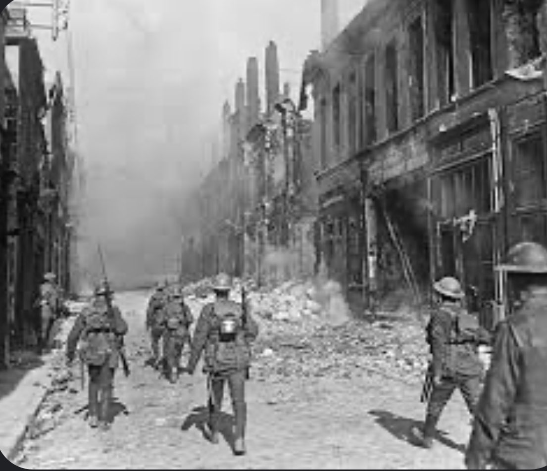 The BEF hd come back frm the brink of defeat to defeat the final German offensive of the Great War on 17Jul but Douglas Haig was not satisfied. On 8Aug1918, with 700 guns, 500 tanks, 2000 aircraft & 75k men of the British 4th Army he began the decisive battle of the war at Amiens