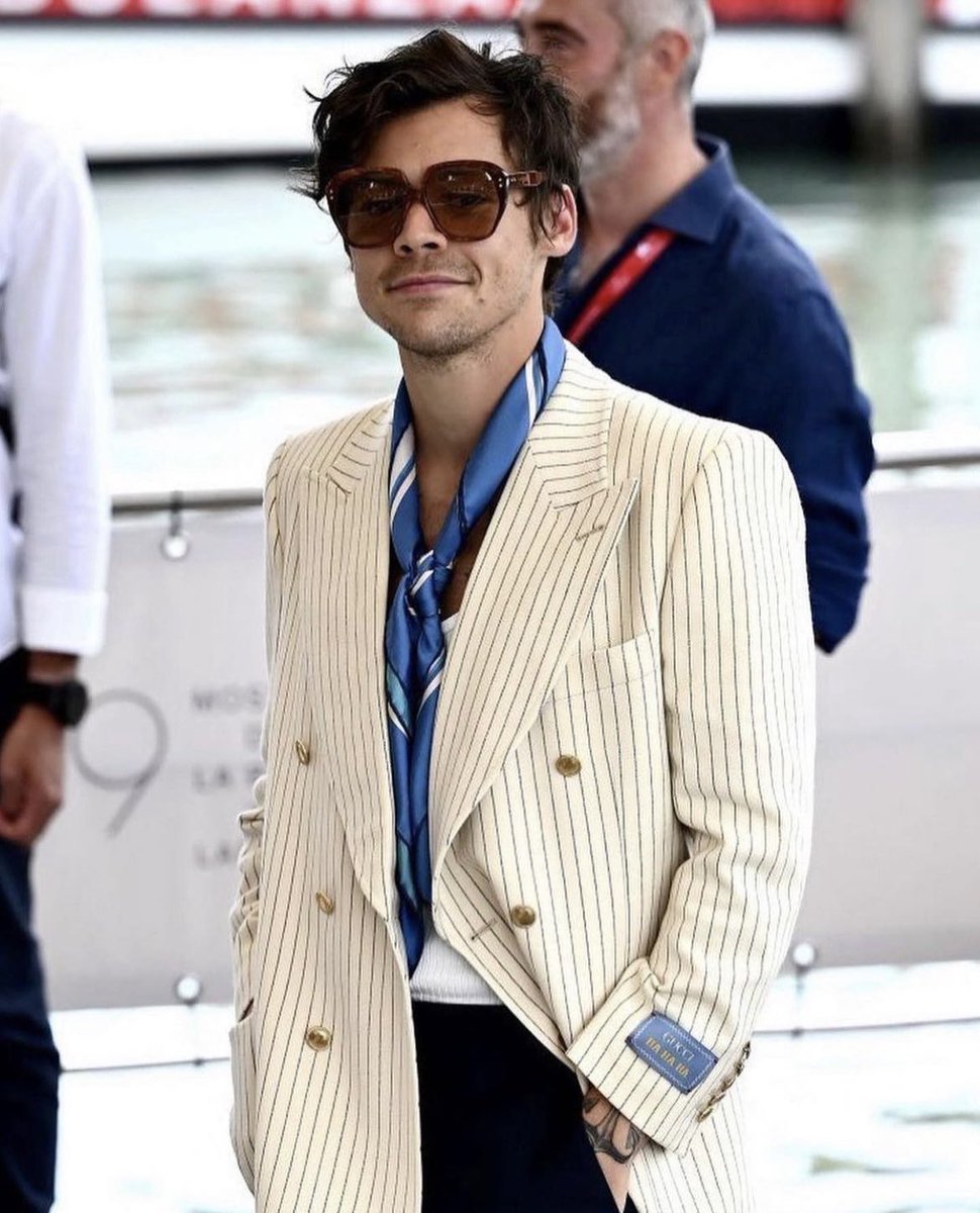 rarune01's tweet photo. 【GUCCI オススメアイテム】

ハリー・スタイルズ着用🕺
gucci hahahaジャケットスタイル🧥

#HarryStyles #ハリースタイルズ #gucci
#fashion #ファッション #メンズファッション #メンズコーデ #スタイリスト https://t.co/FCHrUztFfe