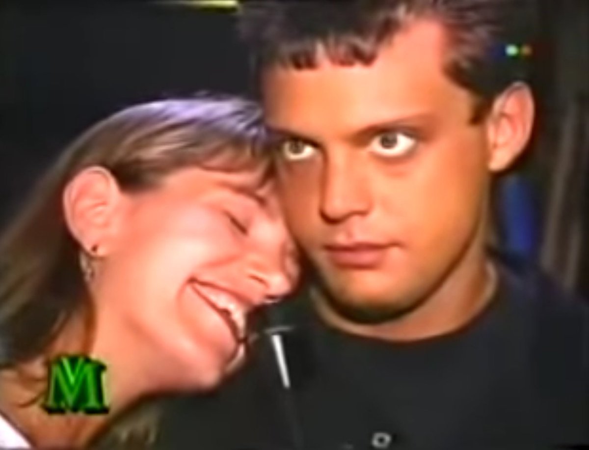 qué me importa si luis miguel tiene un doble o no yo solamente me lamento por no estudiar periodismo porque ahora mismo podría ser ELLA