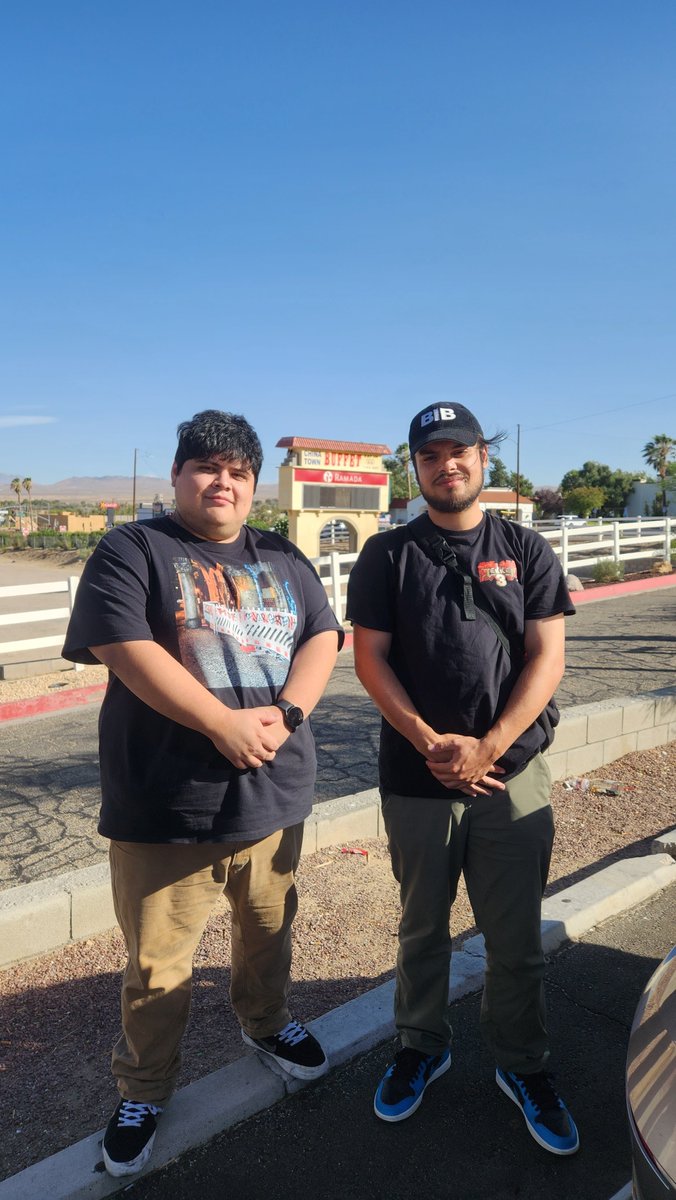 thoughtxseized's tweet photo. Two foos posted up back in 🅱️arstow. https://t.co/gHERne2bAu