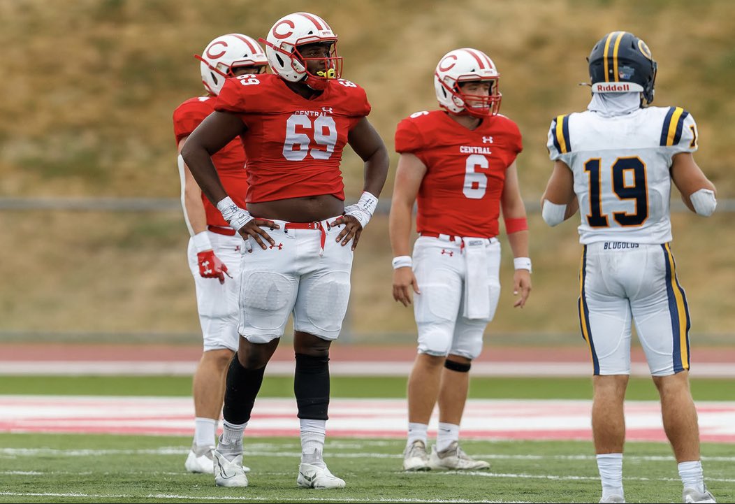 #AGTG After a great conversation with <a href="/MChorowicz/">Mike Chorowicz</a> , I am blessed to receive my first from @CUI_Football  <a href="/titcus/">titcus pettigrew</a> <a href="/JonBin76/">Jon Binish</a> <a href="/FBraidernation/">RaiderNationFB</a>