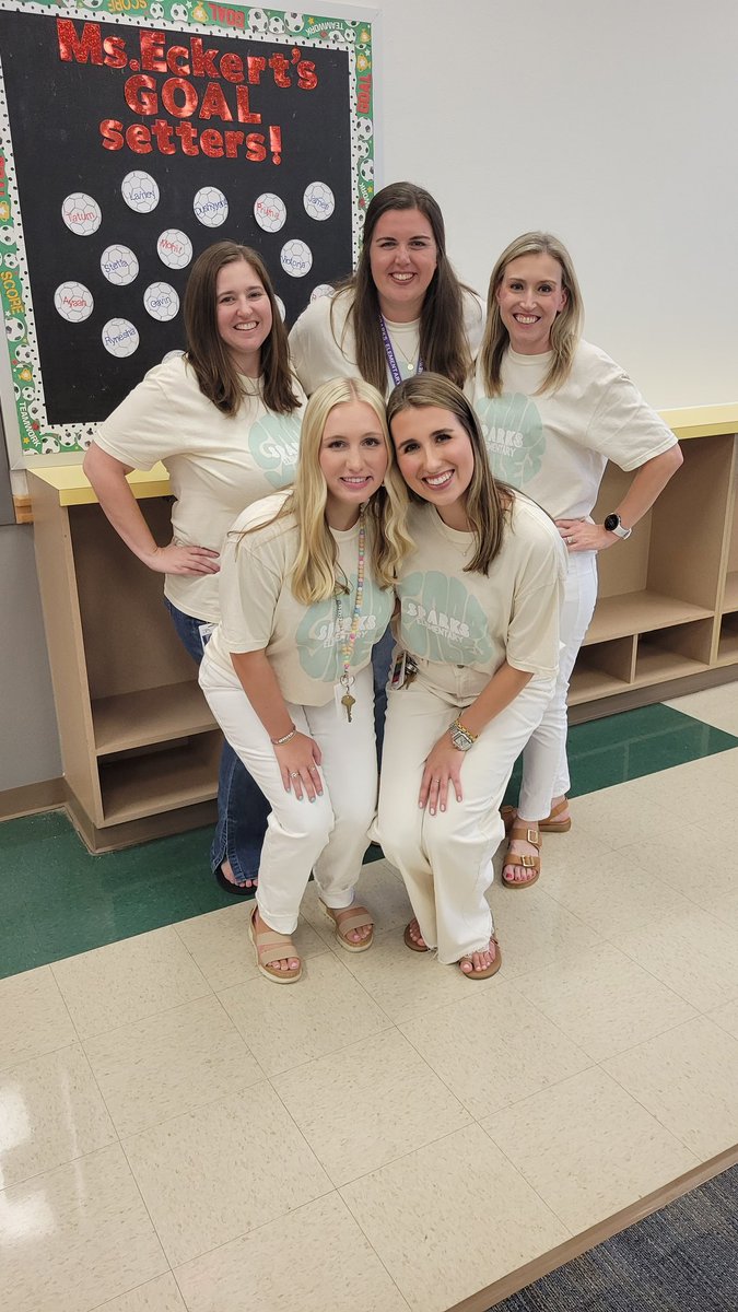 We loved meeting all our new third graders and their families at Meet the Teacher this evening! We are looking forward to a great year together! @3rdSparks <a href="/C_E_Dellinger/">CarrieDellinger</a> <a href="/Callie_Eckert3/">Callie_Eckert</a> <a href="/mrs_cummins1/">Laura Cummins</a> <a href="/GentryJarrell/">Gentry Jarrell</a> <a href="/MrsHewett3/">Natalie Hewett</a>